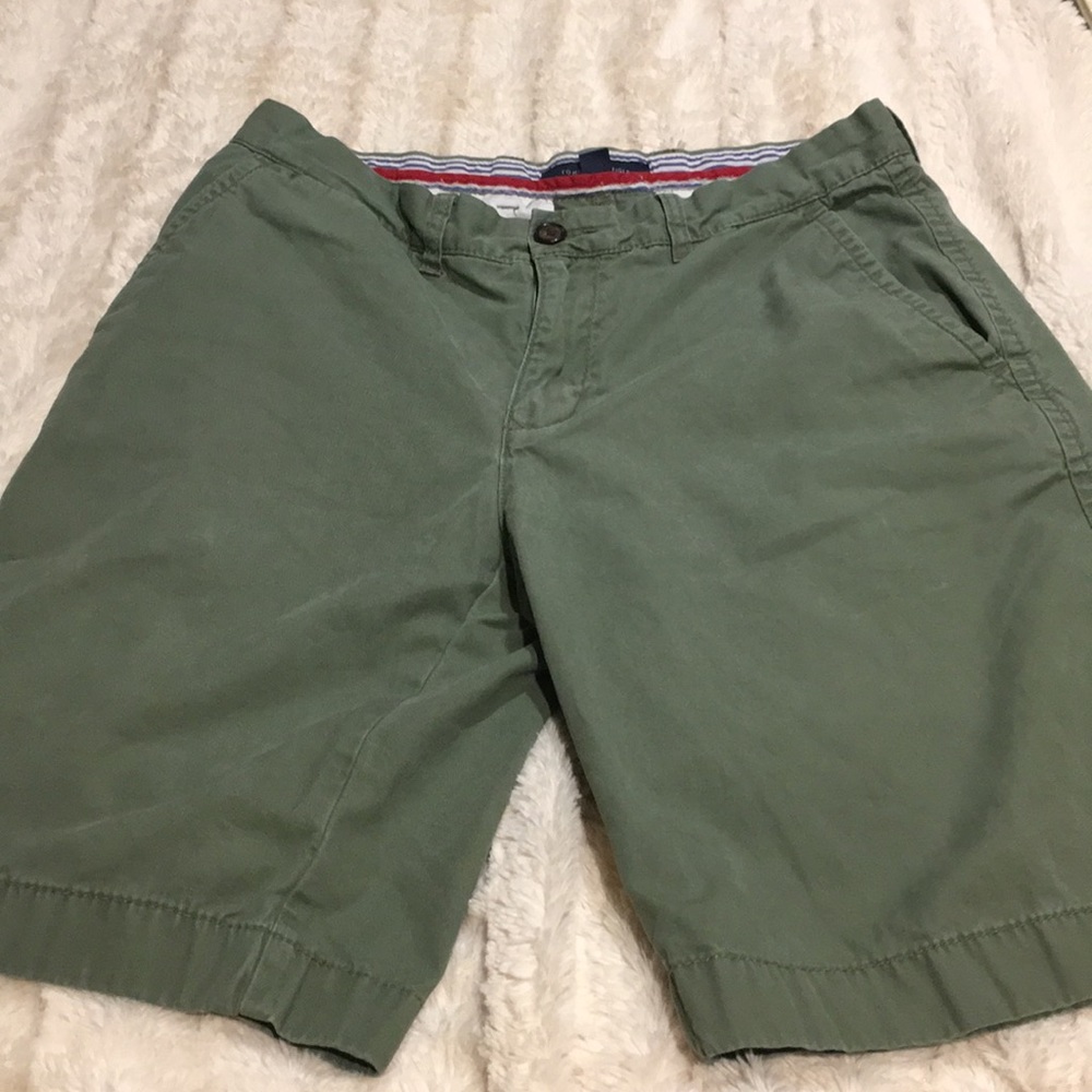 32-Tommy Hilfiger shorts